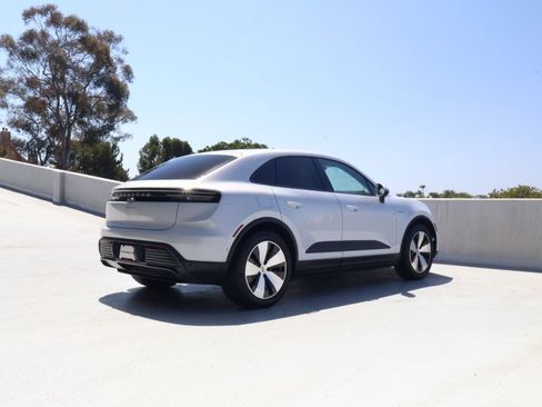 Certified 2025 Porsche Macan 4 Electric AWD/4WD image 7
