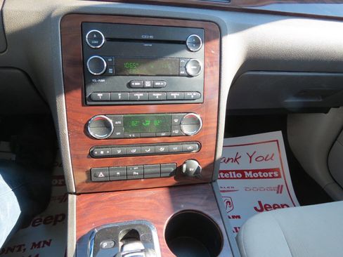 Used 2009 Ford Taurus SEL image 21