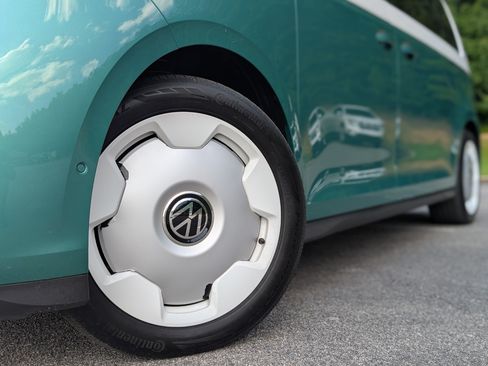 Used 2025 Volkswagen ID. Buzz 1st Edition AWD/4WD image 36