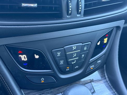 Used 2017 Buick Envision Essence image 23