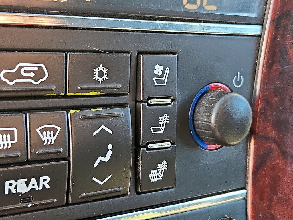 Used 2014 Cadillac Escalade Luxury RWD image 24
