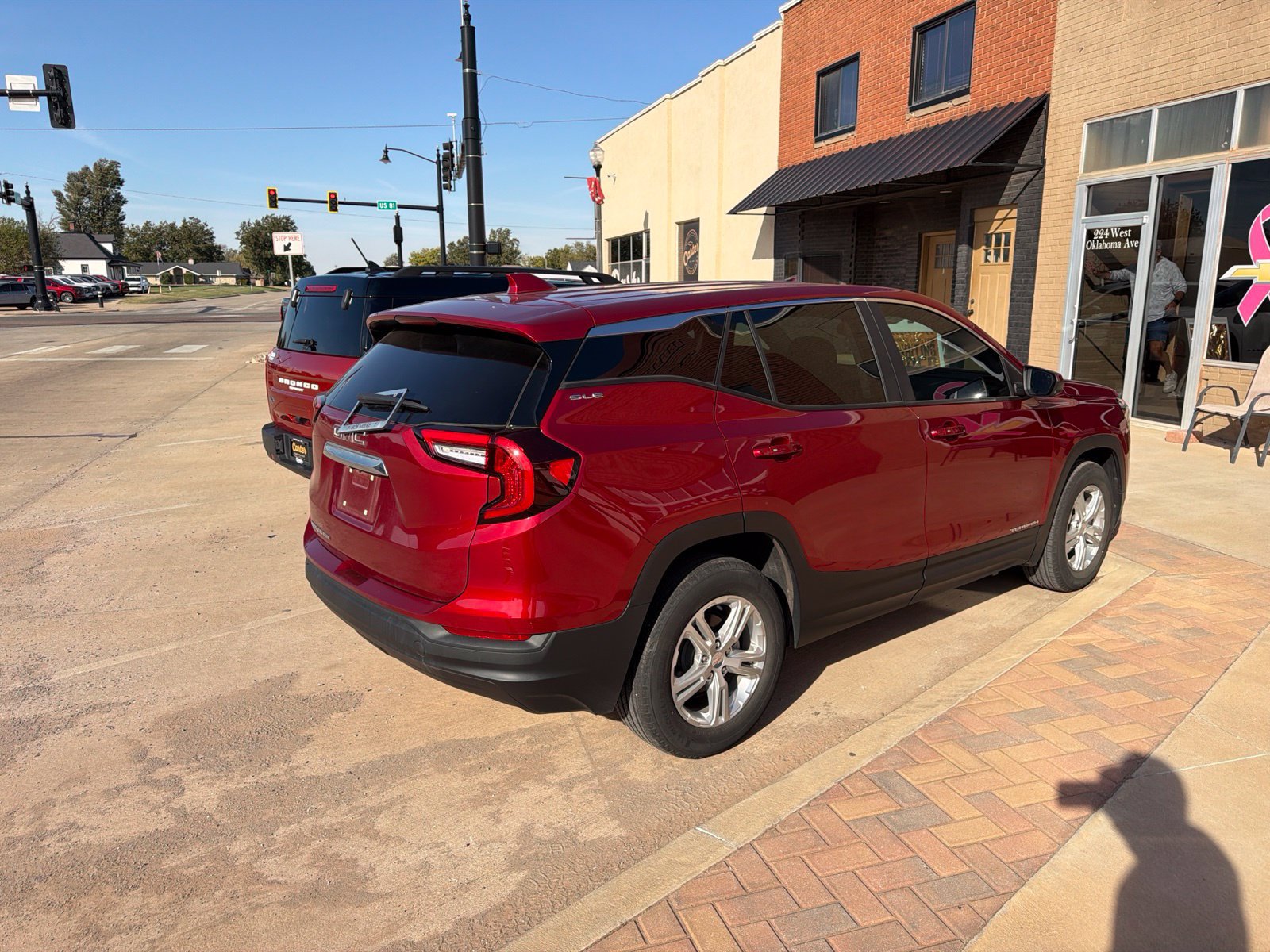 Used 2024 GMC Terrain SLE FWD image 2