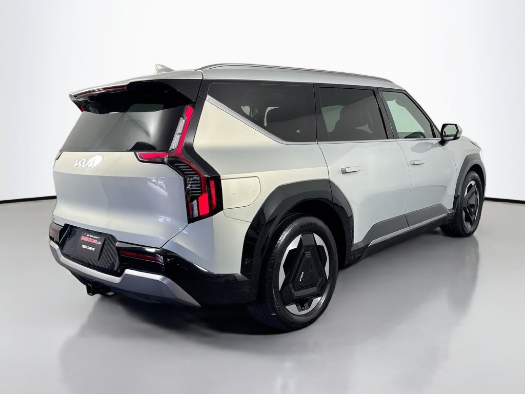 Used 2024 Kia EV9 Land AWD/4WD image 5