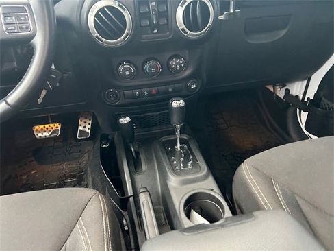 Used 2017 Jeep Wrangler Unlimited Sahara w/ Connectivity Group image 11