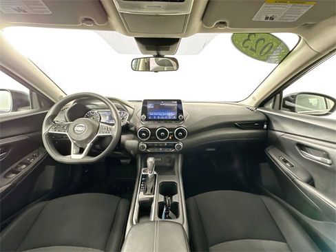 Used 2023 Nissan Sentra SV image 3