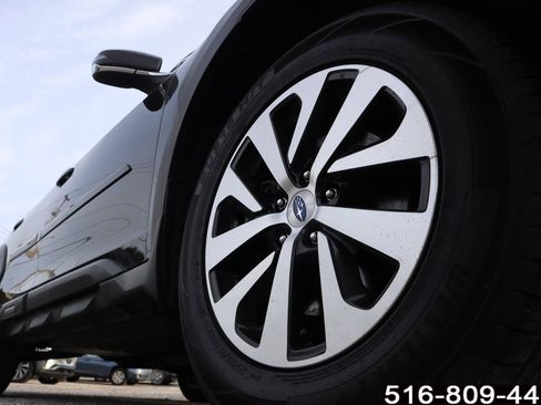 Used 2023 Subaru Outback Premium image 9