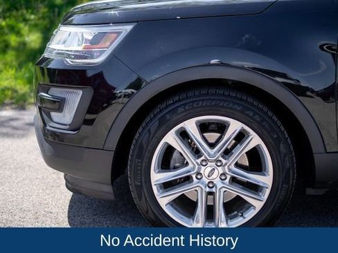 Used 2016 Ford Explorer XLT w/ Equipment Group 202A FWD image 9