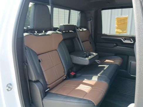 Used 2025 Chevrolet Silverado 3500 High Country w/ Technology Package AWD/4WD image 44