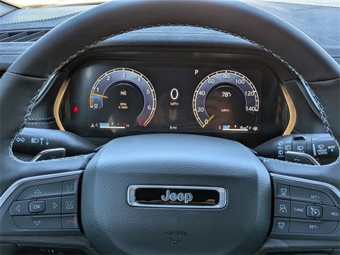 New 2025 Jeep Grand Cherokee Limited w/ Black Appearance Package image 30