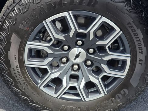 Used 2024 Chevrolet Colorado Z71 w/ Z71 Convenience Package 2 AWD/4WD image 10