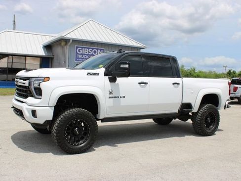 Used 2024 Chevrolet Silverado 2500 LTZ w/ LTZ Plus Package AWD/4WD image 5