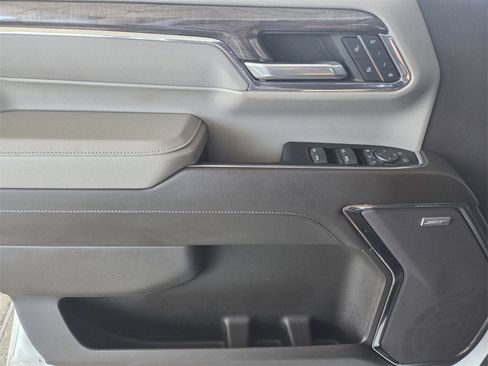 Used 2024 Chevrolet Silverado 2500 LTZ w/ LTZ Convenience Package image 30