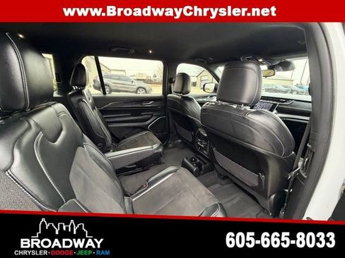 Used 2021 Jeep Grand Cherokee L Laredo image 11