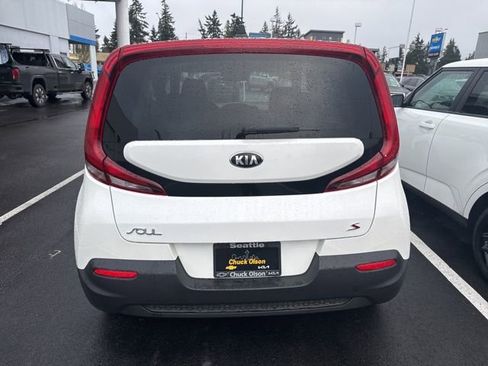 Certified 2021 Kia Soul S image 6