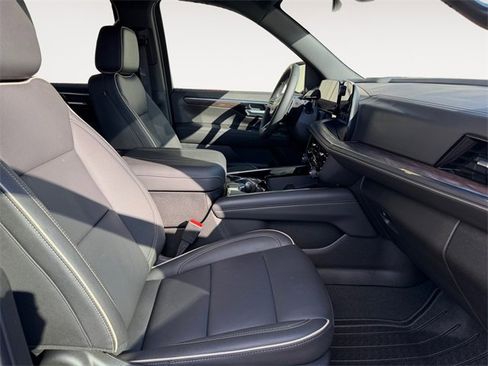 Used 2025 Chevrolet Tahoe Premier image 15