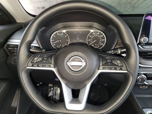 Used 2025 Nissan Altima 2.5 SV FWD image 22