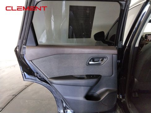 Used 2021 Nissan Rogue SV image 28