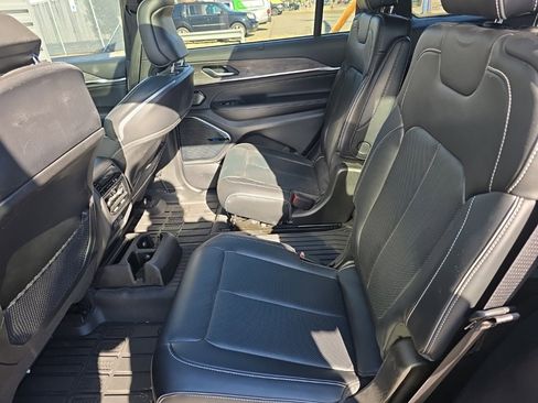 Used 2021 Jeep Grand Cherokee L Overland w/ Luxury Tech Group IV image 8