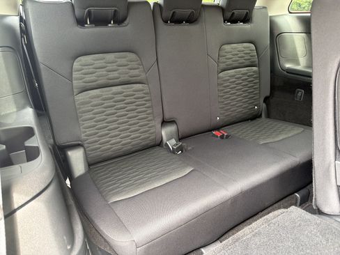 Used 2025 Nissan Pathfinder SV FWD image 25