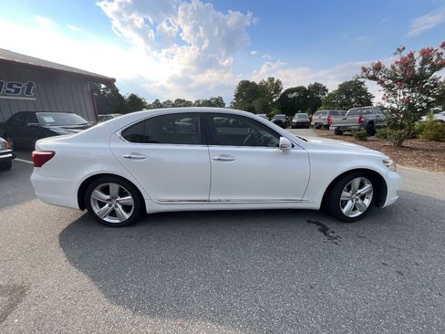 Used 2010 Lexus LS 460 RWD image 3