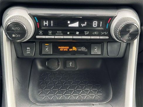 Used 2021 Toyota RAV4 XLE image 28