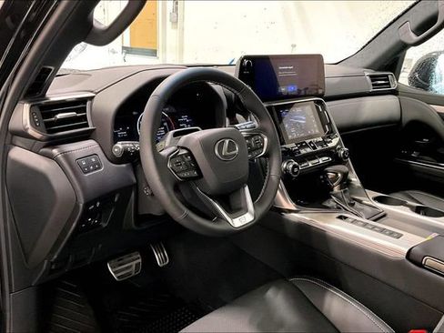 Used 2025 Lexus LX 600 F Sport w/ Accessory Package (Z1) AWD/4WD image 17