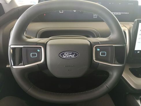 Used 2025 Ford Expedition Active AWD/4WD image 17