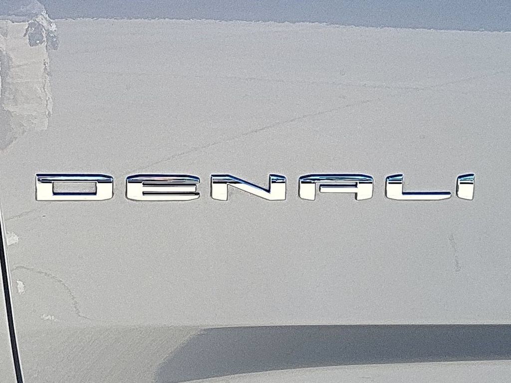 Used 2025 GMC Yukon XL Denali AWD/4WD image 38