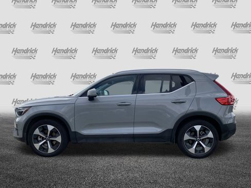 Used 2025 Volvo XC40 B5 Plus image 7