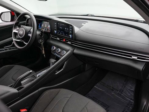 Used 2025 Hyundai Elantra SE image 21