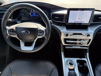 Used 2022 Ford Explorer XLT w/ XLT Sport Appearance Package