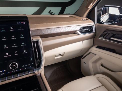 Used 2025 GMC Yukon Denali w/ Sun & Power Step Package RWD image 8