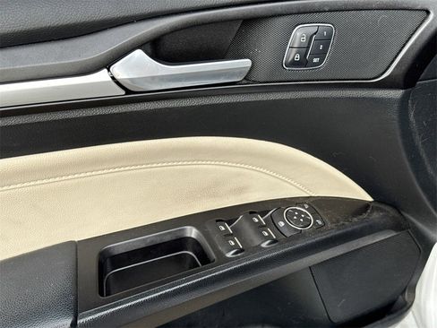 Used 2017 Ford Fusion Titanium image 9