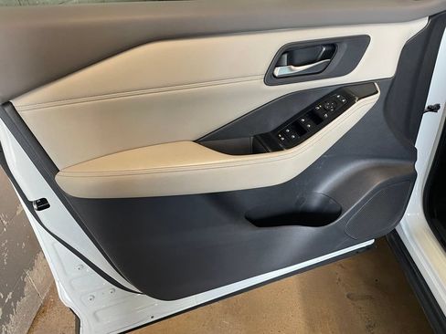 Certified 2023 Nissan Rogue SV w/ SV Premium Package FWD image 8