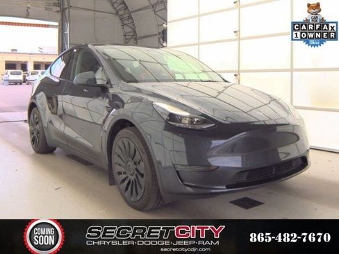 Used 2024 Tesla Model Y Long Range AWD/4WD image 3