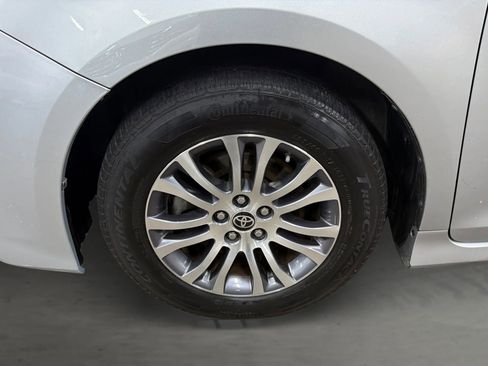 Used 2019 Toyota Sienna XLE image 15