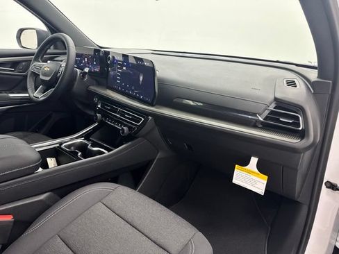 New 2026 Chevrolet Traverse LT w/ Driver Confidence Package FWD image 30