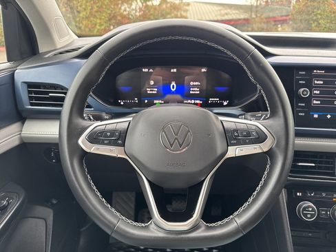 Used 2024 Volkswagen Taos SE image 16