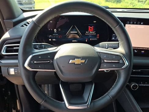 Used 2024 Chevrolet Traverse LT FWD image 17
