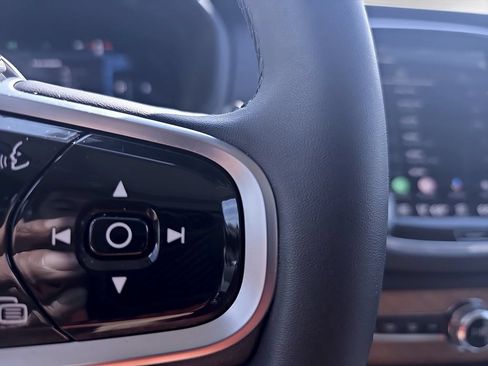Certified 2025 Volvo XC90 B6 Plus AWD/4WD image 27