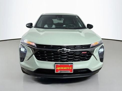 Used 2024 Chevrolet Trax RS w/ Driver Confidence Package FWD image 2