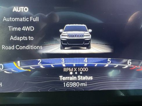 Used 2024 Jeep Grand Cherokee L Limited w/ Black Appearance Package image 23