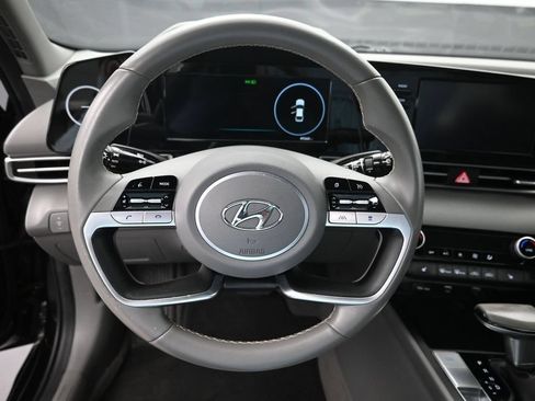 Used 2022 Hyundai Elantra SEL w/ Convenience Package FWD image 19