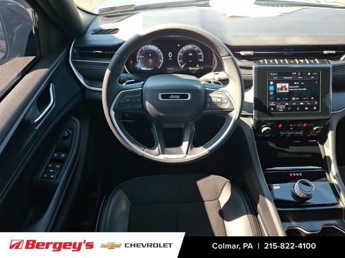 Used 2024 Jeep Grand Cherokee Altitude AWD/4WD image 14