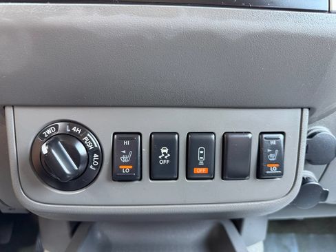 Used 2016 Nissan Frontier SV w/ SV Value Truck Package AWD/4WD image 10