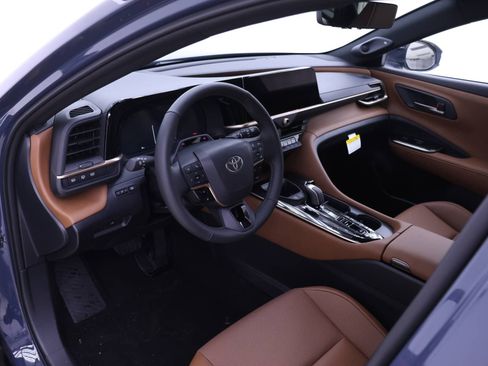 New 2025 Toyota Crown Signia Limited image 3