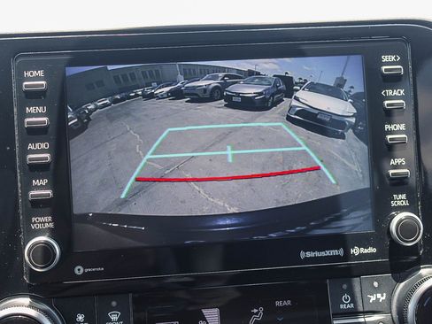 Used 2021 Toyota Highlander XLE FWD image 25