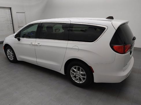 Used 2023 Chrysler Voyager LX FWD image 3
