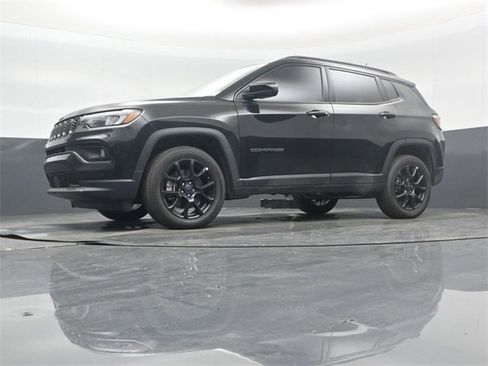 New 2026 Jeep Compass Latitude w/ Mopar Graphics Package image 33