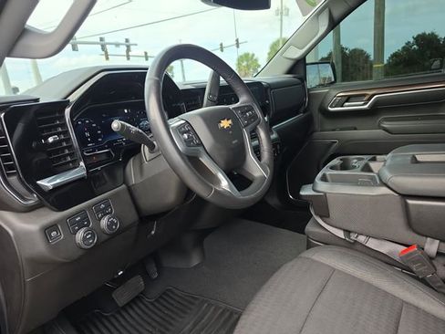 Used 2022 Chevrolet Silverado 1500 LT AWD/4WD image 13